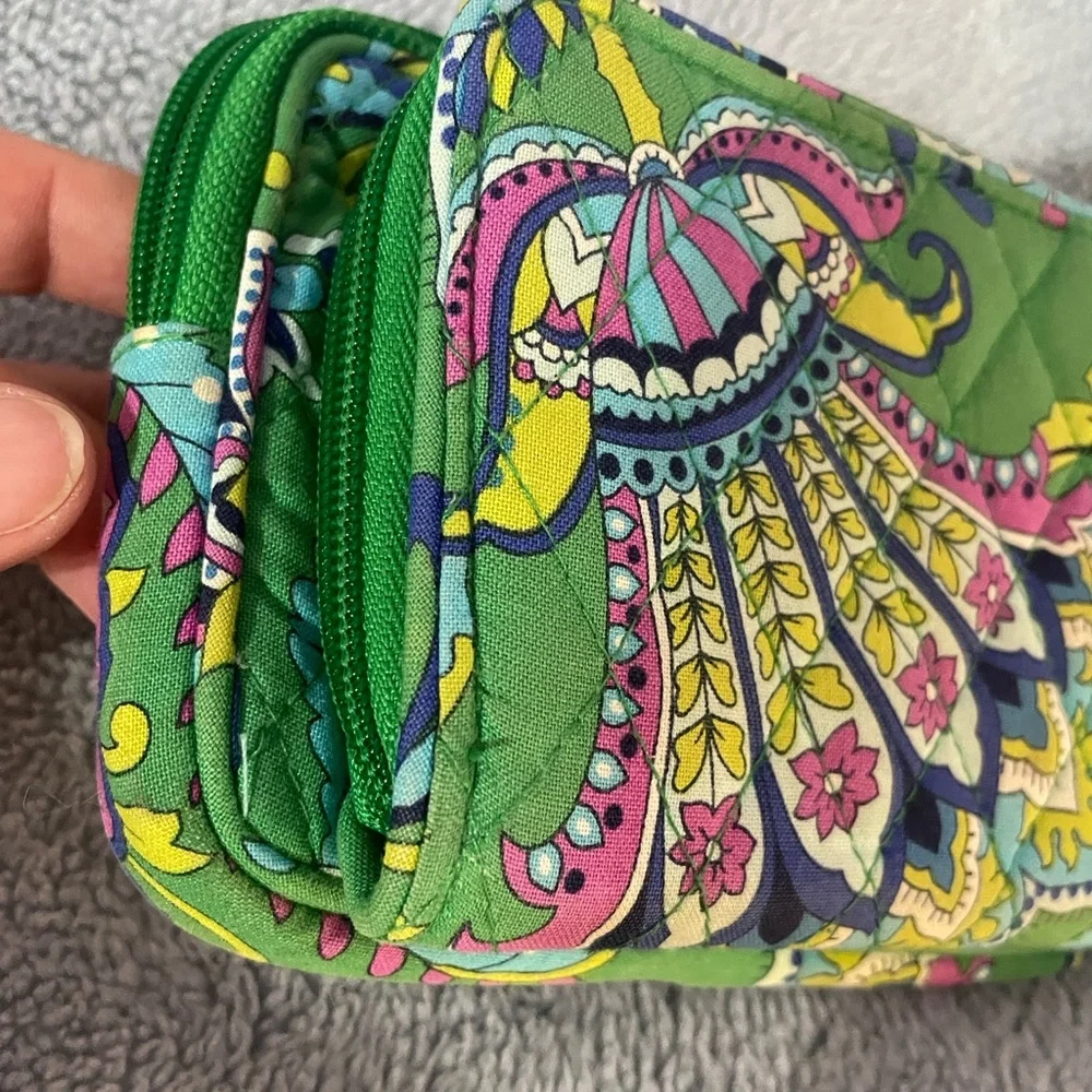 Vera Bradley “Emerald Paisley”Retired all in one Wristlet